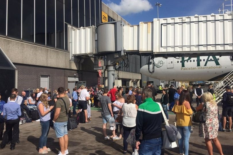 Συναγερμός στο Μάντσεστερ: Εκκενώθηκε terminal στο αεροδρόμιο λόγω ύποπτης τσάντας